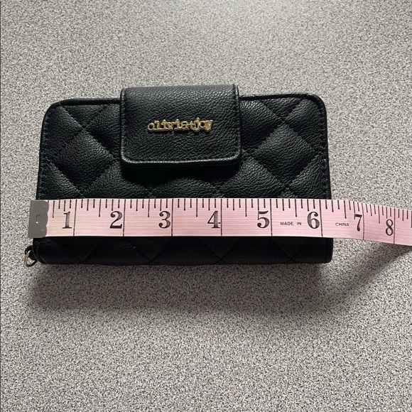 Olivia + Joy Black Quilted Wallet Cell Phone Holder - Picture 10 of 10